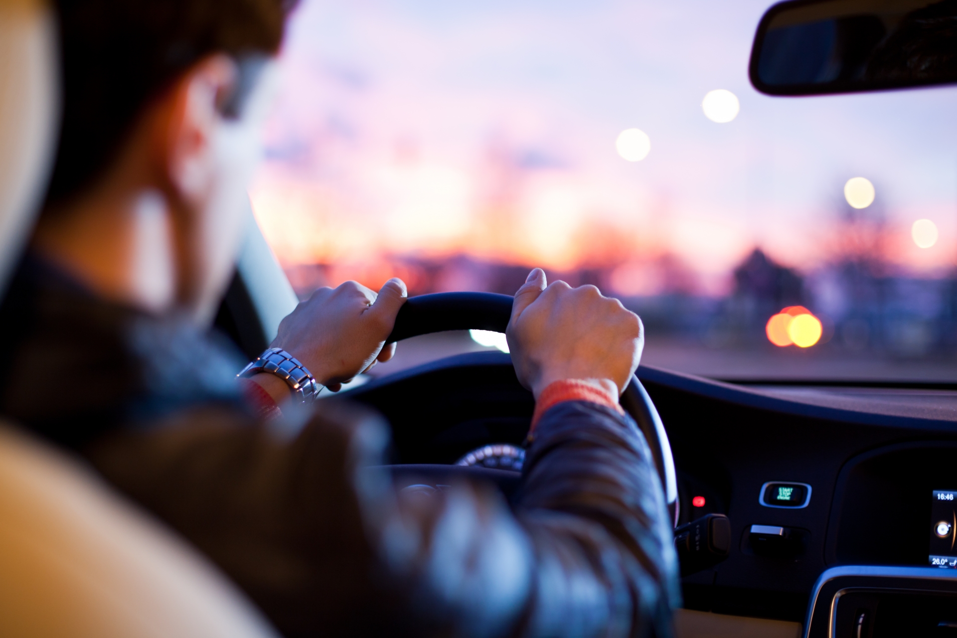 Should You Do Rideshare Driving or Delivery Driving?